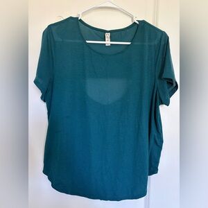 Under Armour Athletic Teal Short-Sleeve Tee.
Women size L
